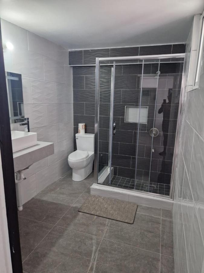 Amharic Hotell Kingston Eksteriør bilde