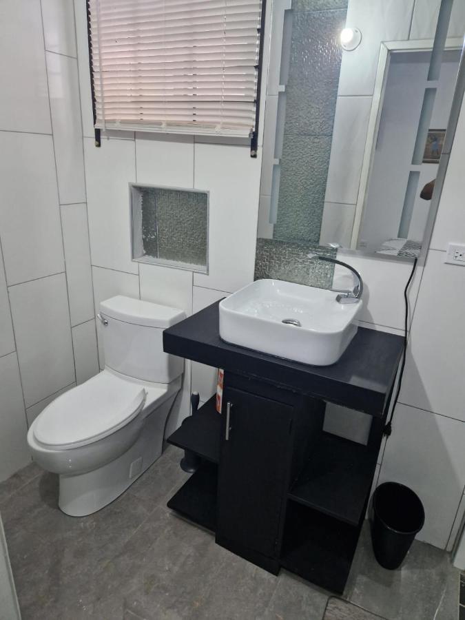 Amharic Hotell Kingston Eksteriør bilde