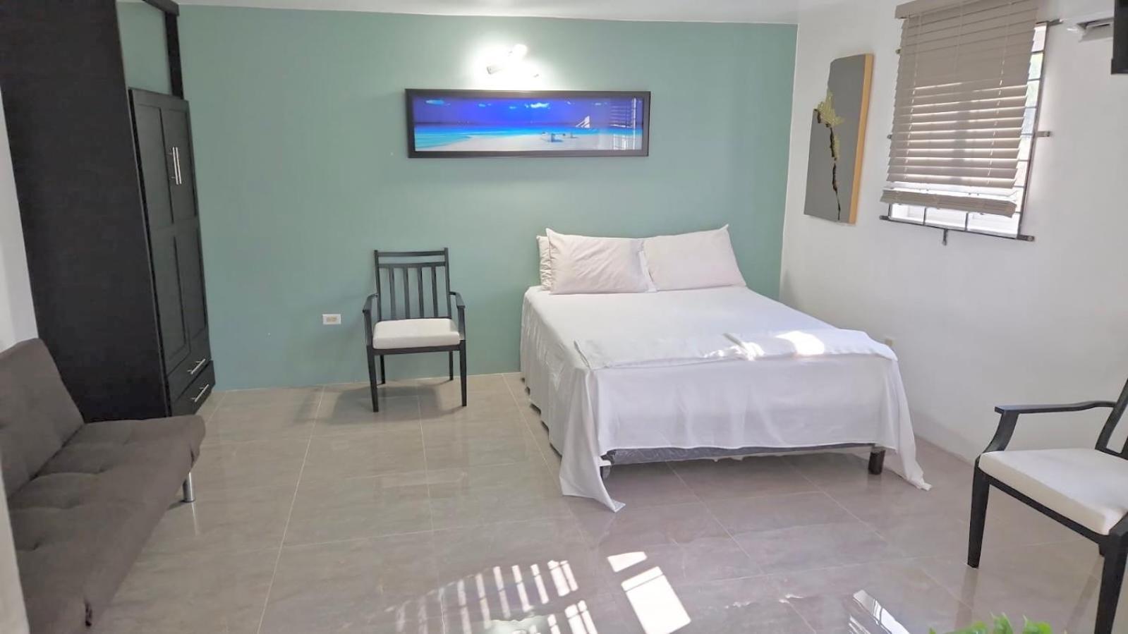 Amharic Hotell Kingston Eksteriør bilde